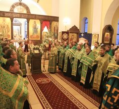 В день памяти преподобного Серафима Саровского епископ Серафим совершил торжественное вечернее богослужение в Никольском кафедральном соборе