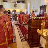 В канун недели 6-й по Пасхе епископ Серафим совершил вечернее богослужение в Никольском кафедральном соборе