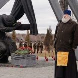 В мемориальном комплексе «Борки» Кировского района состоялись районная акция «Свеча памяти» и митинг-реквием