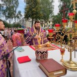 Епископ Серафим совершил Божественную литургию в храме Всемилостивого Спаса в Быхове