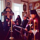 Епископ Серафим совершил великое повечерие с чтением покаянного канона прп. Андрея Критского в женском монастыре Бобруйска