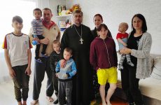 Иерей Игорь Михолап посетил детский дом семейного типа в г. Кировске