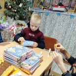 В воскресной школе Покровского храма г. Кировска собрали подарки для детей-сирот