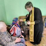 Священник посетил Любонический дом престарелых