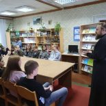 Священник Бобруйской епархии провел беседу с подростками о вреде курения
