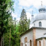 Епископ Серафим возглавил Литургию в честь 20-летия освящения храма Бобруйской епархии в Елизово