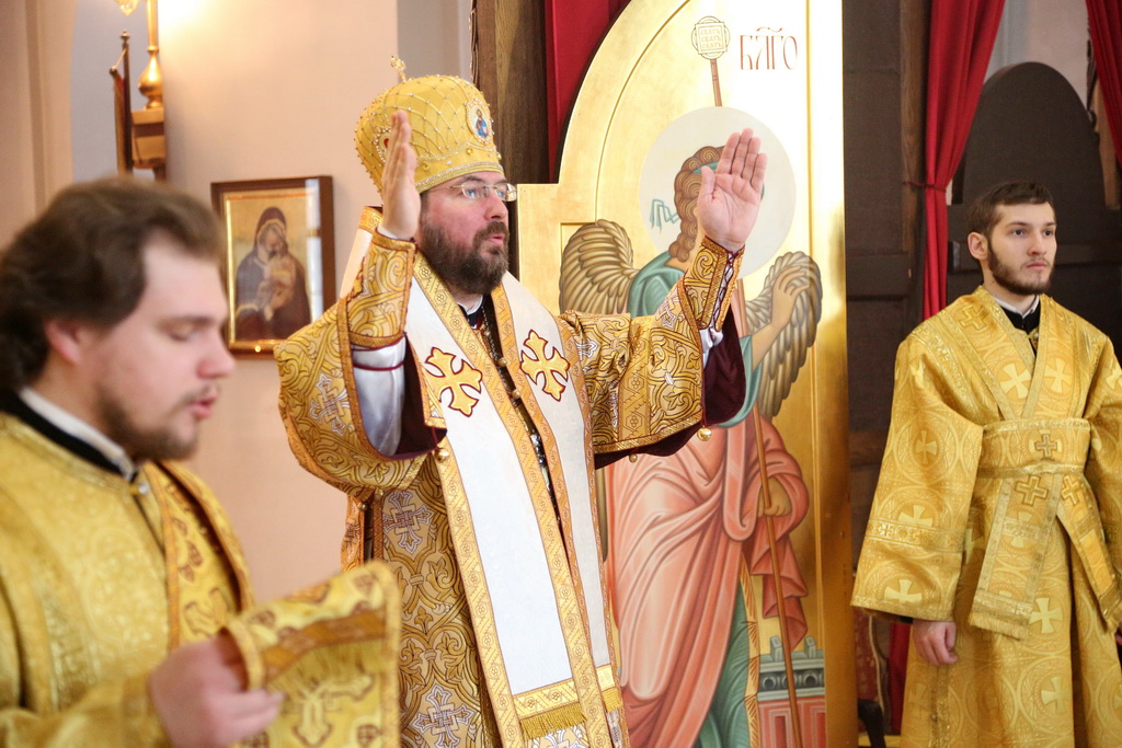 В неделю Сыропустную епископ Серафим совершил Божественную литургию в Никольском кафедральном соборе