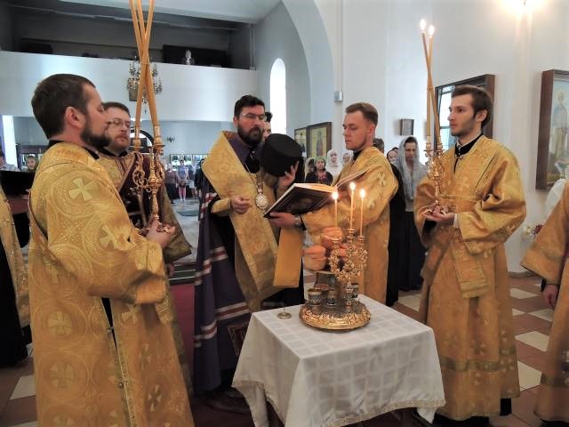Всенощное бдение накануне праздника святых первоверховных апостолов Петра и Павла