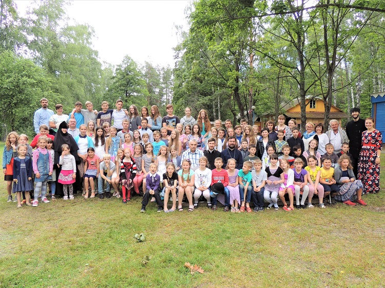 Праздничная Божественная литургия совершена в летней православной школе «Дружба»