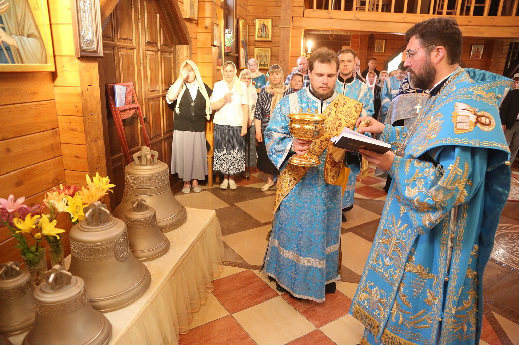 В ПРИХОДЕ ХРАМА ИКОНЫ БОЖИЕЙ МАТЕРИ «ЦЕЛИТЕЛЬНИЦА» Г. БОБРУЙСКА ЗАЗВУЧАТ КОЛОКОЛА