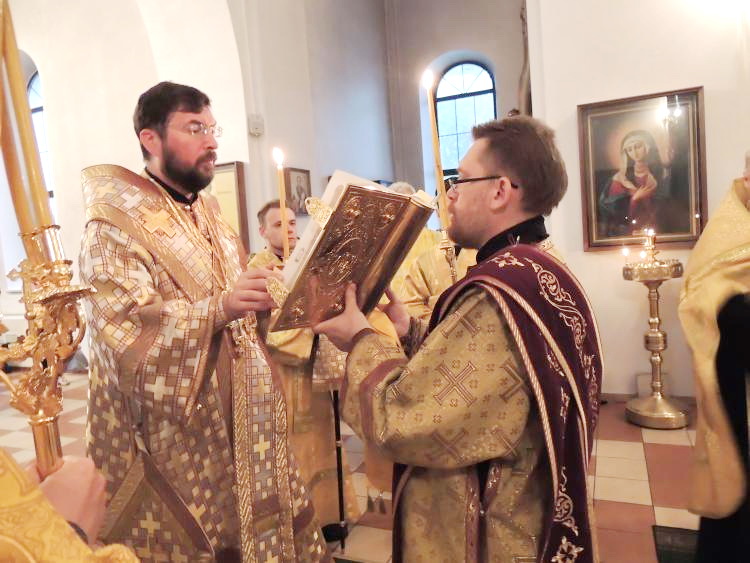 Накануне Недели 8-й по Пятидесятнице епископ Серафим совершил всенощное бдение в Никольском кафедральном соборе г. Бобруйска
