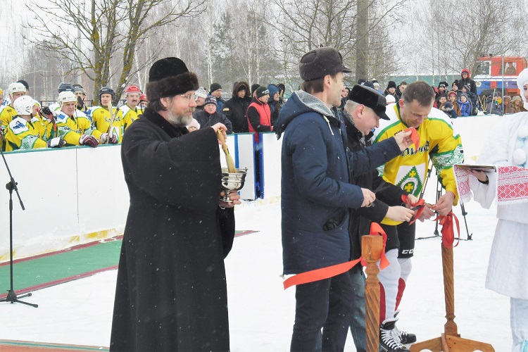 В Кличеве освящена новая хоккейная площадка