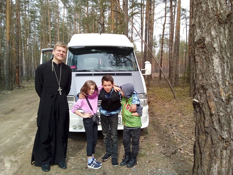 Ученики воскресной школы совершили паломничество к святыням Бобруйской епархии