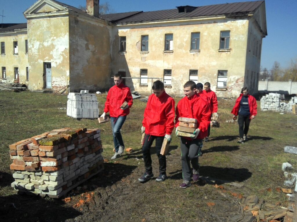 Трудовая акция волонтёров БРСМ  в рамках республиканской акции «Восстановление святынь Беларуси» прошла в Бобруйске
