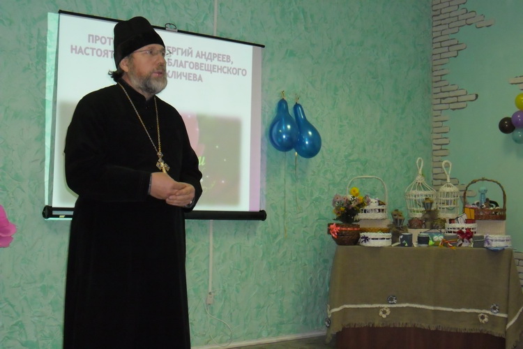 Священник принял участие в официальном мероприятии, посвященном Дню матери