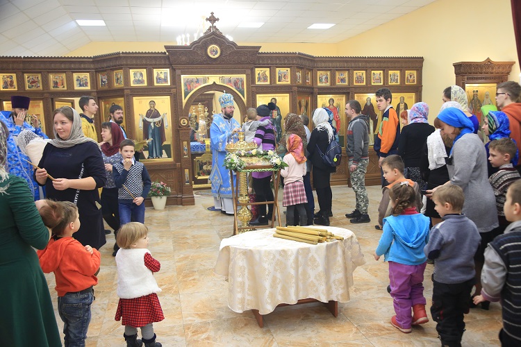 В день праздника Сретения Господня епископ Серафим совершил Божественную литургию в Покровском храме Бобруйска