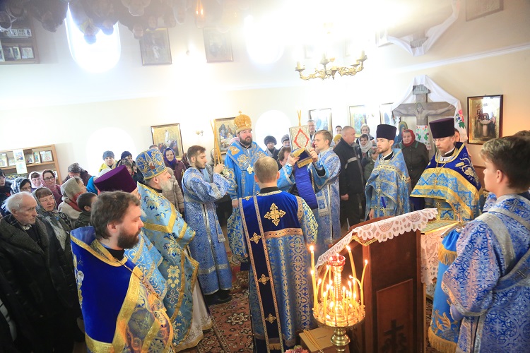 Епископ Серафим совершил Божественную литургию во Всехсвятском храме д. Бабирово
