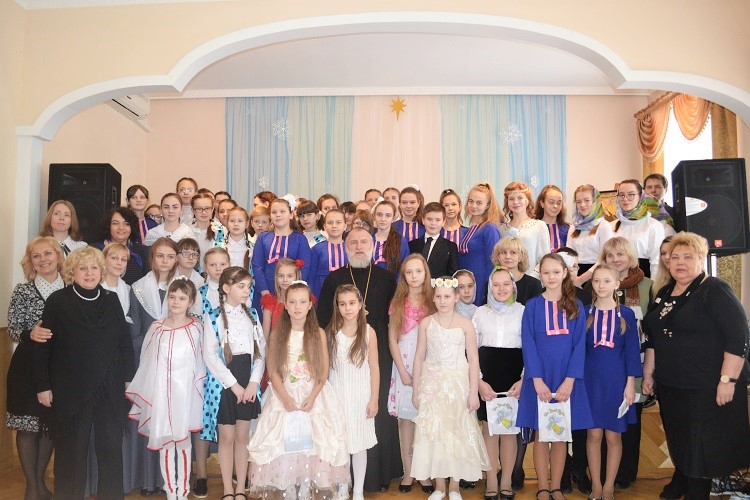 Детские хоровые коллективы, вокалисты и вокальные ансамбли города выступили в рамках фестиваля Православной культуры «С верой по жизни».