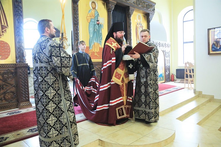 Епископ Серафим совершил чин прощения в Никольском кафедральном соборе