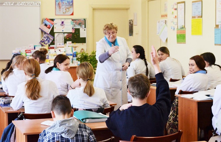 Воспитанники воскресной школы Николо-Софийского храма посетили Бобруйский государственный медицинский колледж