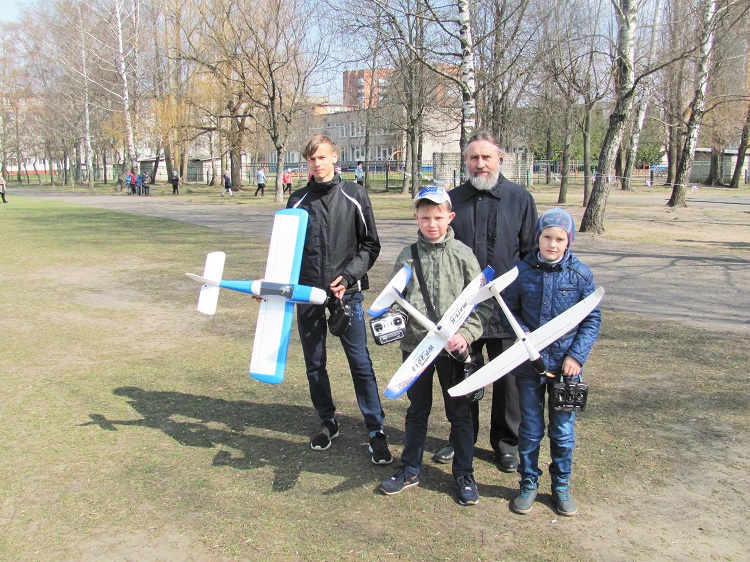 Представители авиамодельного кружка из Быхова приняли участие в мероприятии, посвященном дню авиации и космонавтики