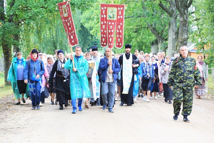 Традиционный  крестный ход, посвященный престольному празднику Ризоположенского храма аг. Горбацевичи, прошел в Бобруйске