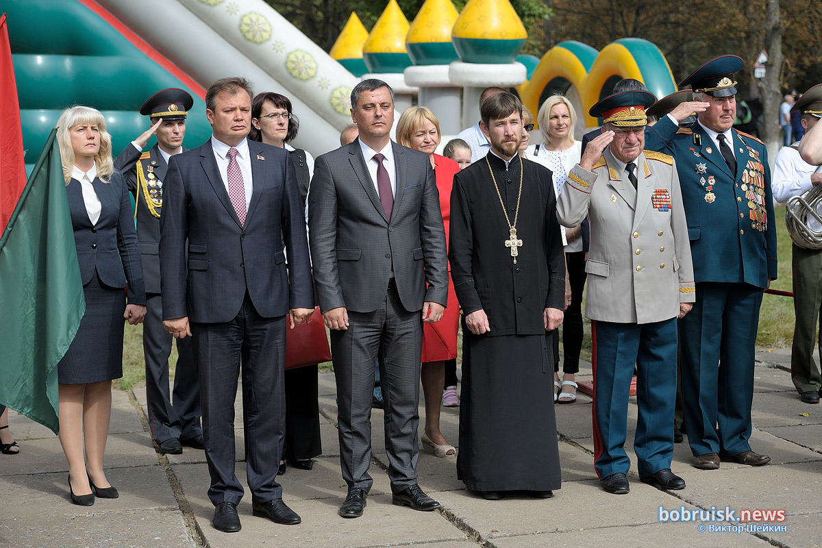 Представитель Бобруйской епархии принял участие в городском праздновании Дня танкиста