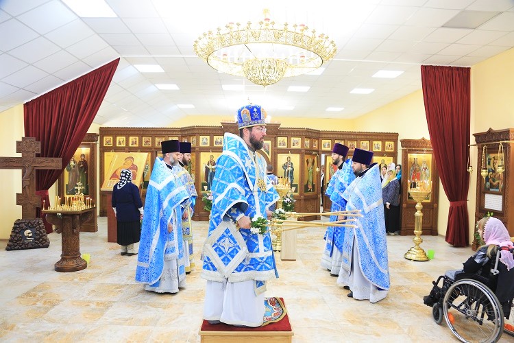 В день праздника Покрова Пресвятой Богородицы епископ Серафим совершил Божественную литургию в Покровском храме г. Бобруйска