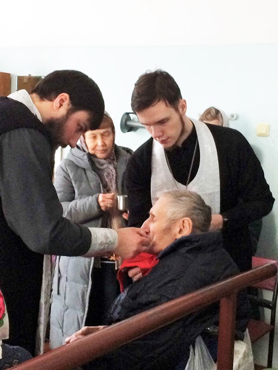 Представители Свято-Духова храма посетили Отделение сестринского ухода Бобруйской городской больницы скорой медицинской помощи