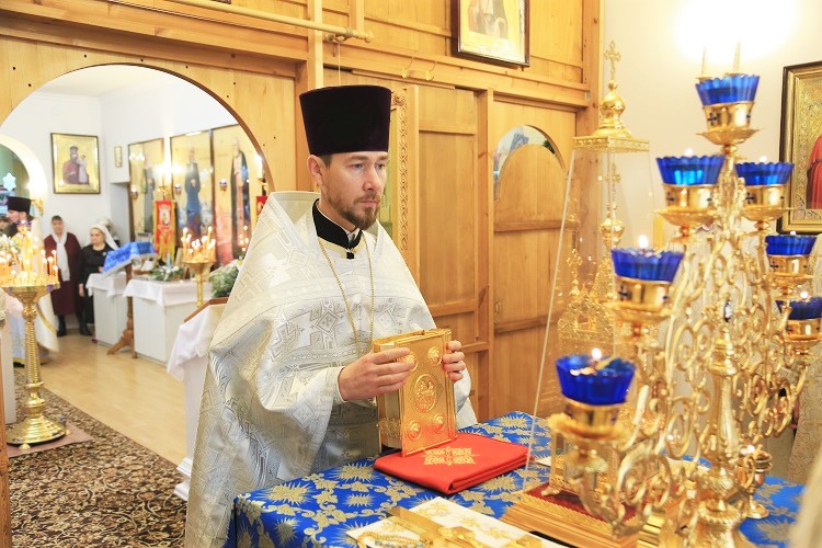 В Неделю 30-ю по Пятидесятнице епископ Серафим совершил Божественную литургию в Елисаветинском храме Бобруйска
