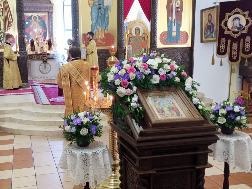 В воскресный день епископ Серафим совершил Божественную литургию в кафедральном соборе города Бобруйска
