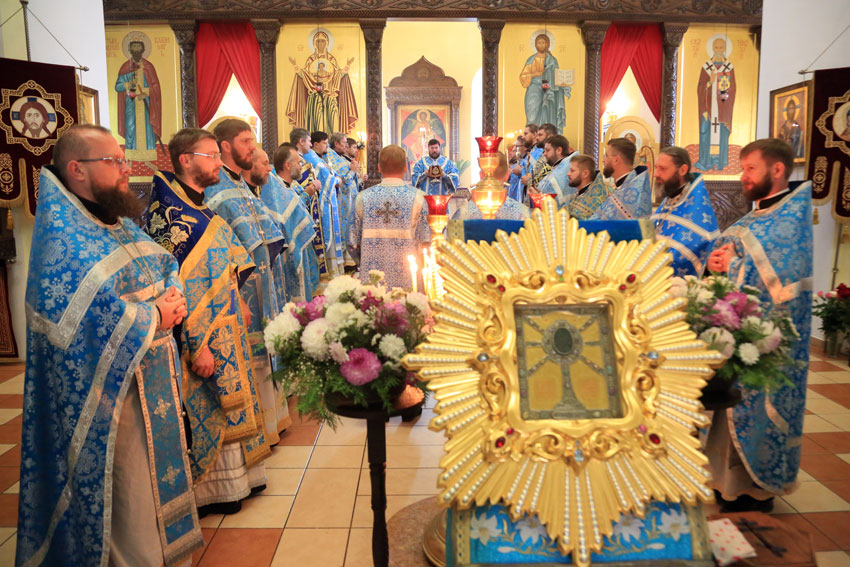 Епископ Серафим совершил праздничную Божественную литургию перед Жировицкой иконой Пресвятой Богородицы