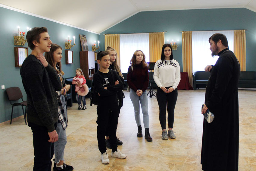Молодежная группа Николо-Софийского храма посетила центр «Покрова»