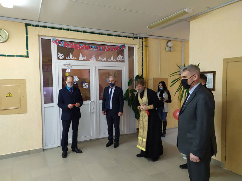 Священник освятил школу в Бацевичах