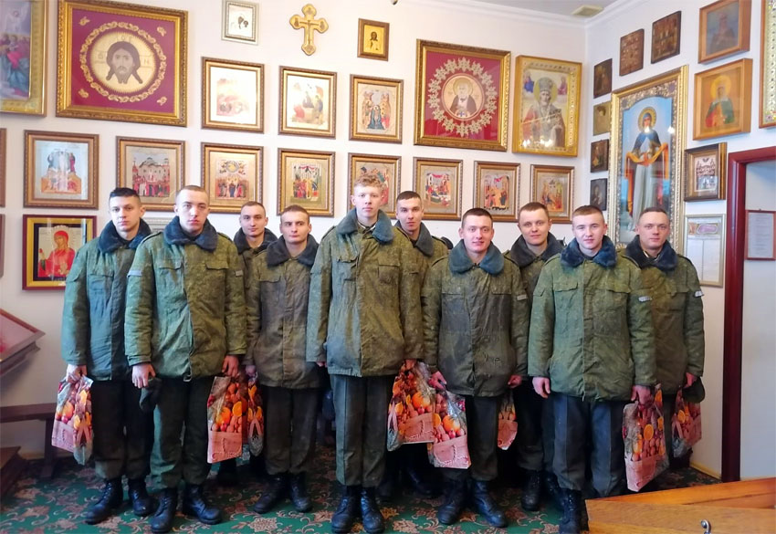 Военнослужащие Бобруйского гарнизона оказали помощь в благоустройстве территории женского монастыря города Бобруйска