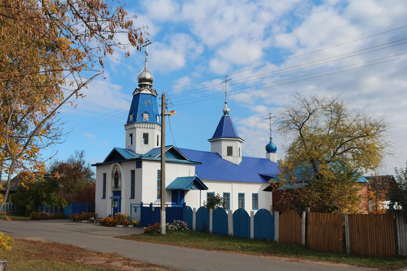 В Кировске открылась фотовыставка о православных храмах