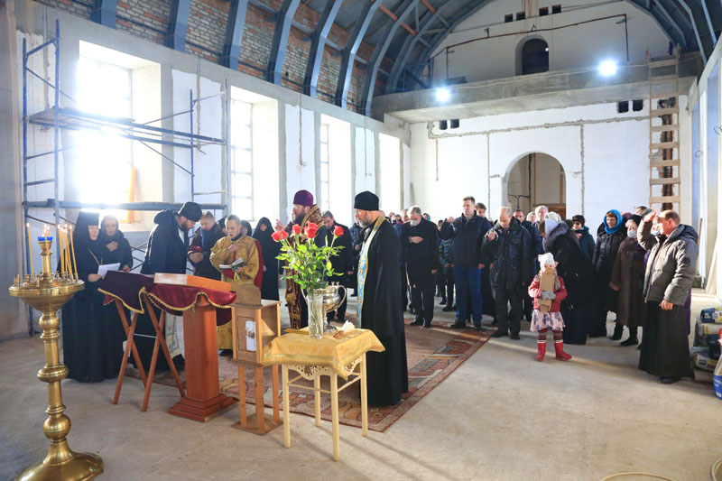 Епископ Серафим совершил праздничный молебен в новом соборе Александра Невского женского монастыря Бобруйска