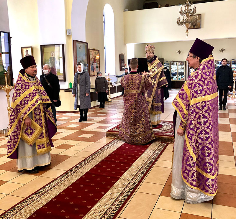В день памяти 40 мучеников Севастийских епископ Серафим совершил литургию Преждеосвященных Даров в Никольском соборе