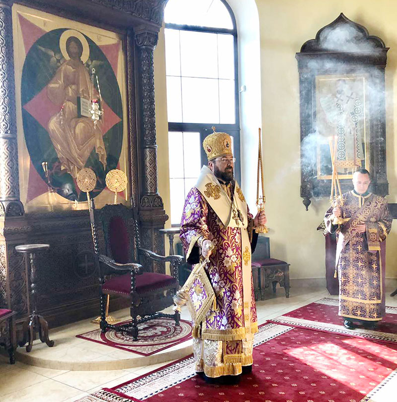 Епископ Серафим совершил Божественную литургию в Никольском кафедральном соборе