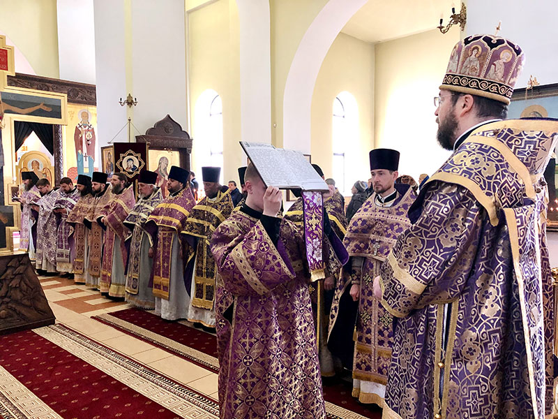 В Никольском кафедральном соборе состоялось собрание духовенства Бобруйской епархии и литургия Преждеосвященных Даров