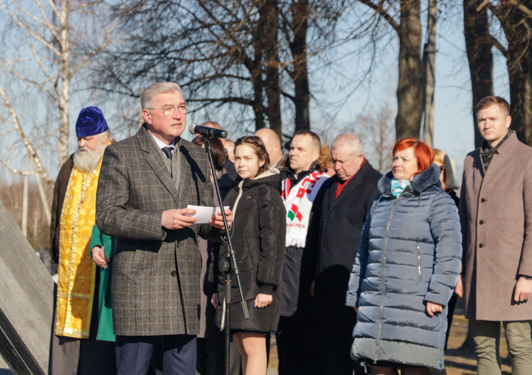 Священник города Кировска принял участие в митинге-реквиеме