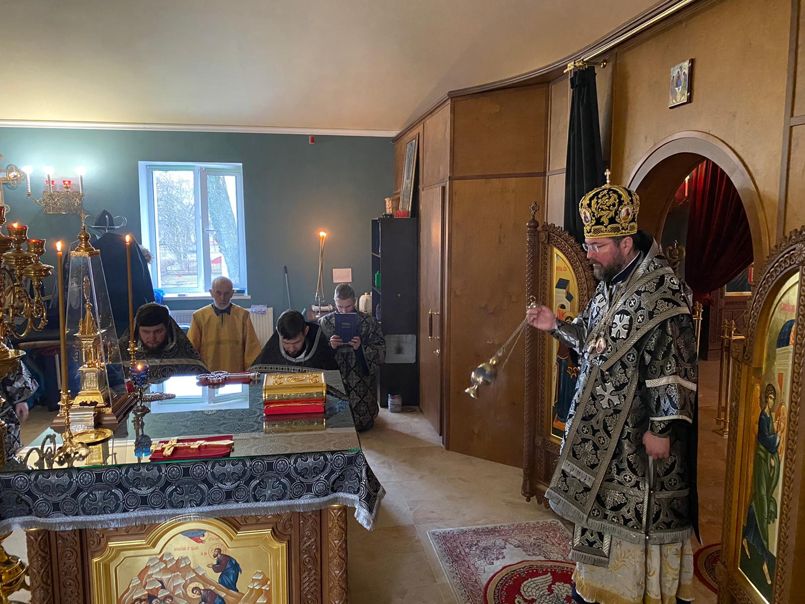 В день памяти святителя Никифора епископ Серафим совершил литургию Преждеосвященных Даров в храме центра «Покрова»