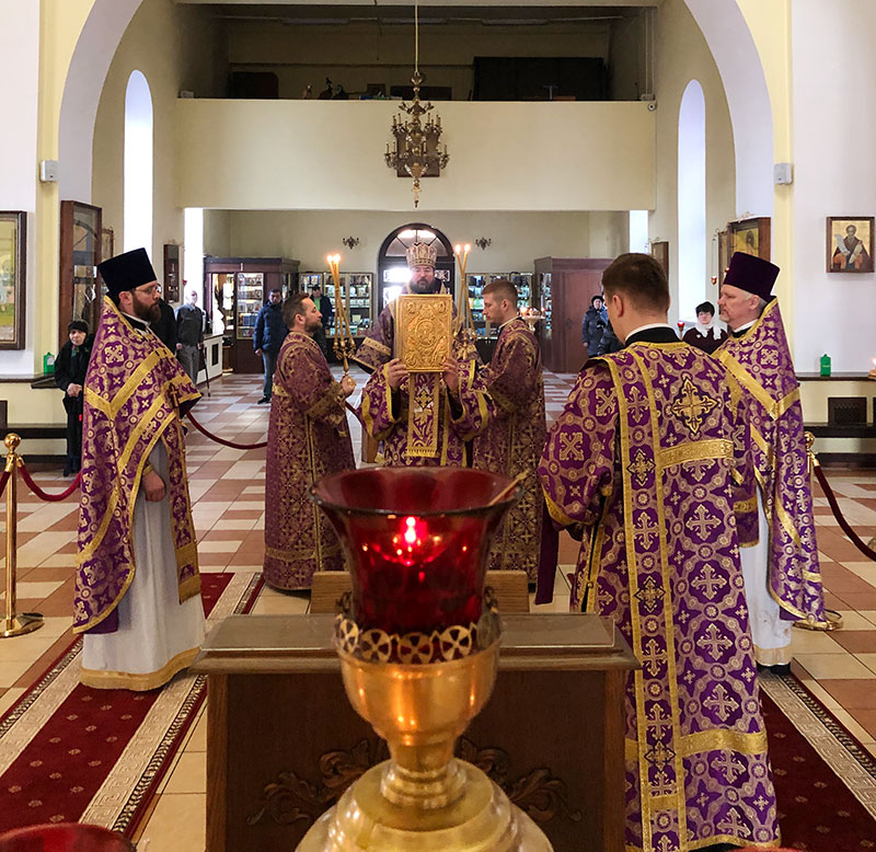 В день памяти праведной Софии, княгини Слуцкой, епископ Серафим совершил литургию Преждеосвященных Даров