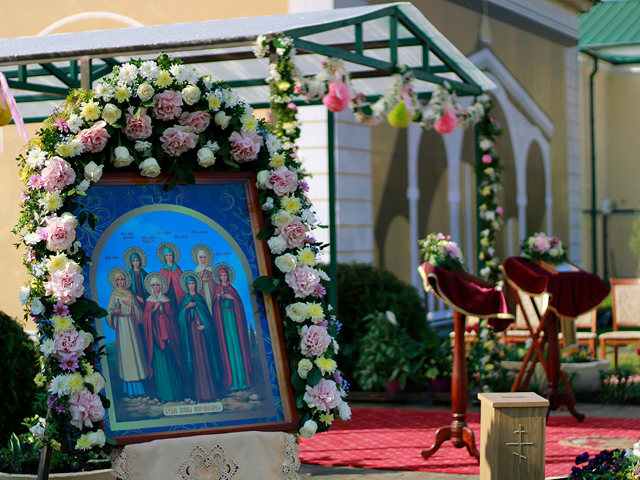 В престольный праздник женского монастыря г. Бобруйска епископ Серафим совершил праздничную Божественную литургию