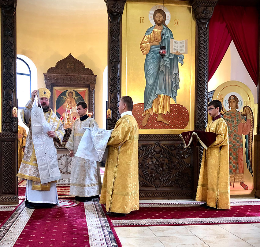 В Никольском кафедральном соборе епископ Серафим совершил Божественную литургию и иерейскую хиротонию