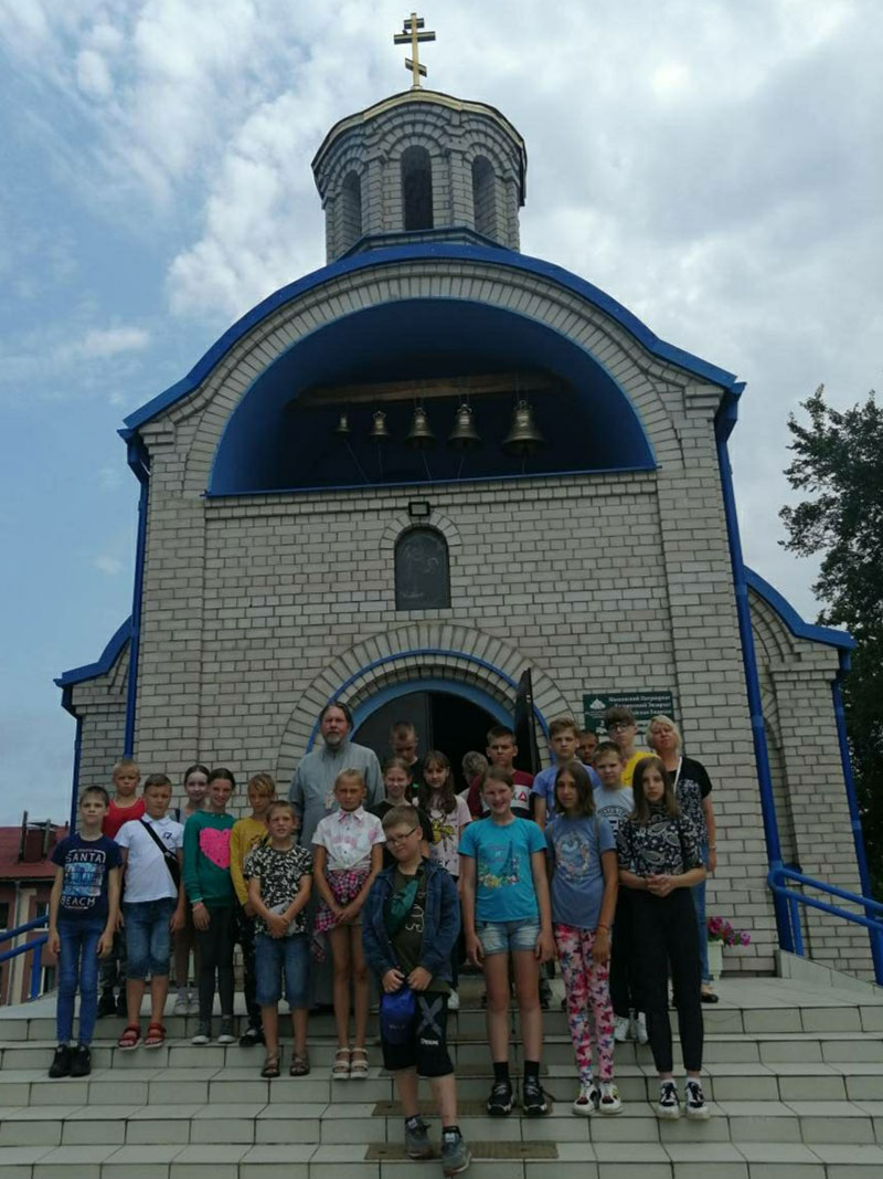 Воспитанники летнего лагеря посетили Благовещенский храм г. Кличева