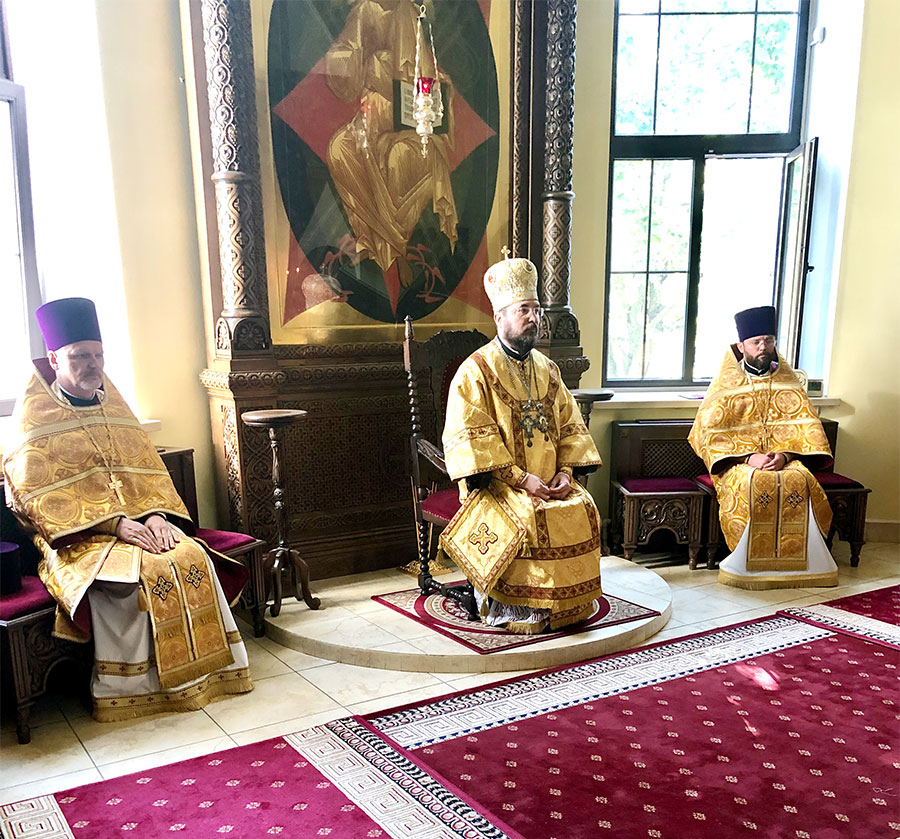 В неделю 12-ю по Пятидесятнице епископ Серафим совершил Божественную литургию в Никольском кафедральном соборе
