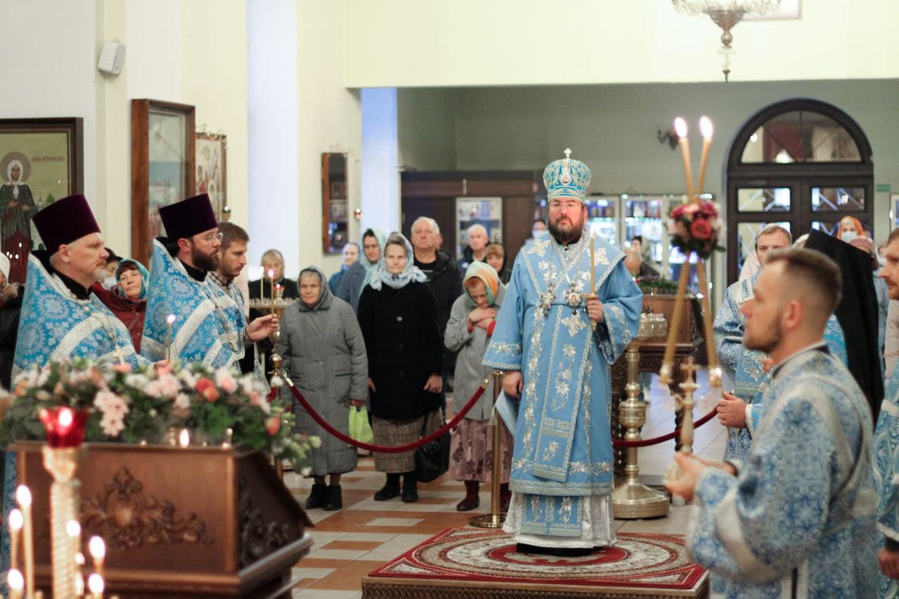 В канун Рождества Пресвятой Богородицы епископ Серафим совершил всенощное бдение в Никольском кафедральном соборе
