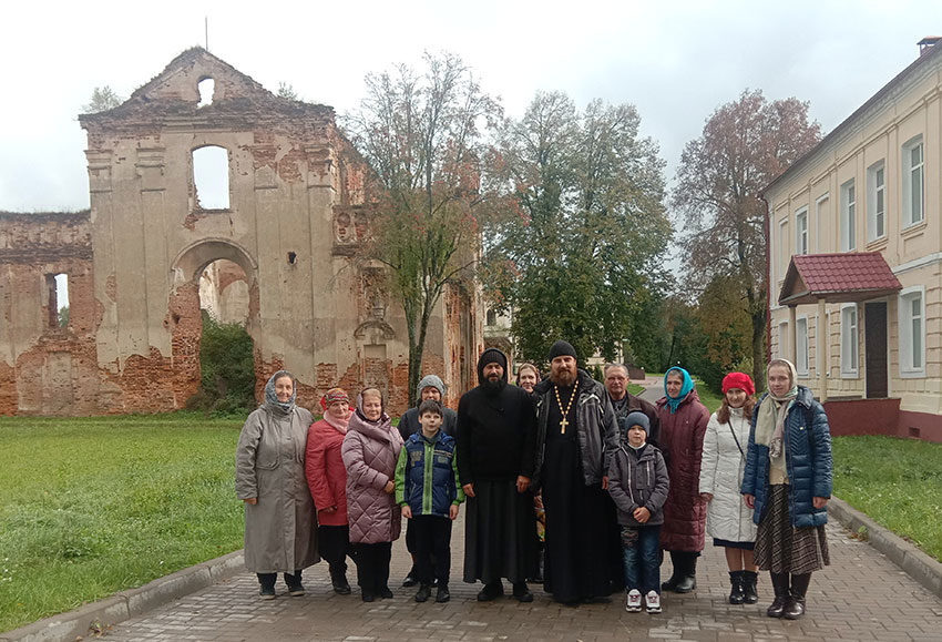 Прихожане Никольского храма а.г. Свислочь посетили святые места Могилевской области
