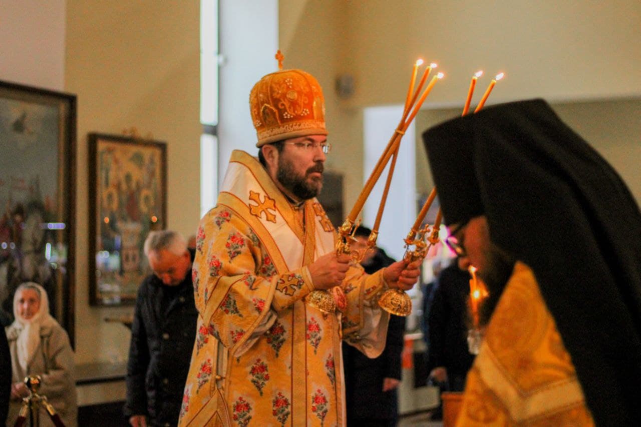 В Неделю 18-ю по Пятидесятнице епископ Серафим совершил Божественную литургию в Никольском соборе